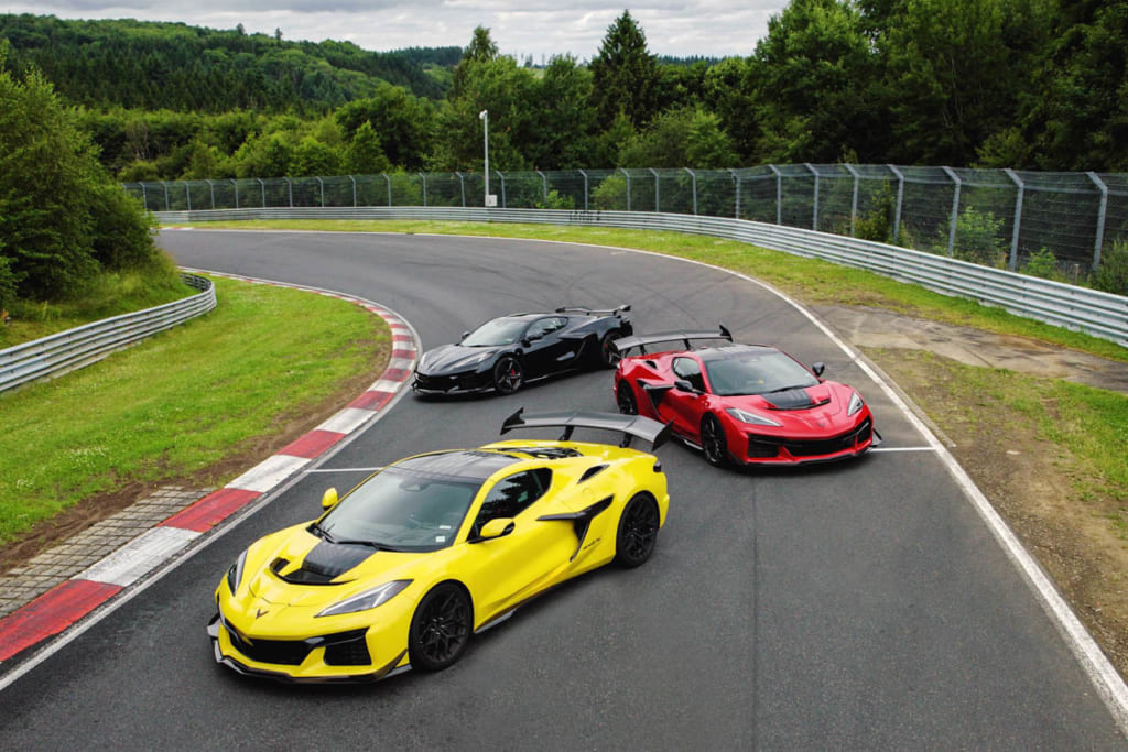 手前から順に、シボレー・コルベットZR1X、ZR1、Z06
