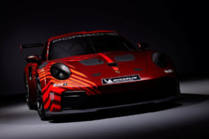 【詳細解説】新型ポルシェ911カップ──鍵は「eFuel対応エンジン」と「スワンネック・リアウィング」。ワンメイクレースの王者が示す次の一手
