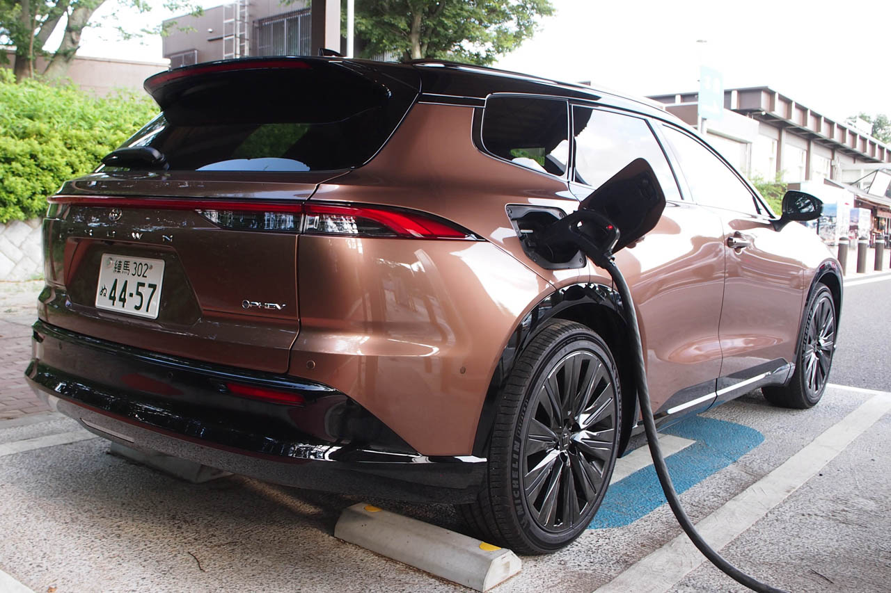 トヨタ・クラウンエステート RS（PHEV）