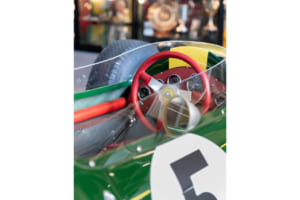 ヤン・ラマースが英国へセルで因縁のF1マシン、ロータス・タイプ79に再会。