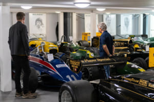 ヤン・ラマースが英国へセルで因縁のF1マシン、ロータス・タイプ79に再会。