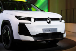 BEVだけが答えではない。シトロエン新型「C5エアクロス」の多彩なパワートレインに込められたフランス的合理主義