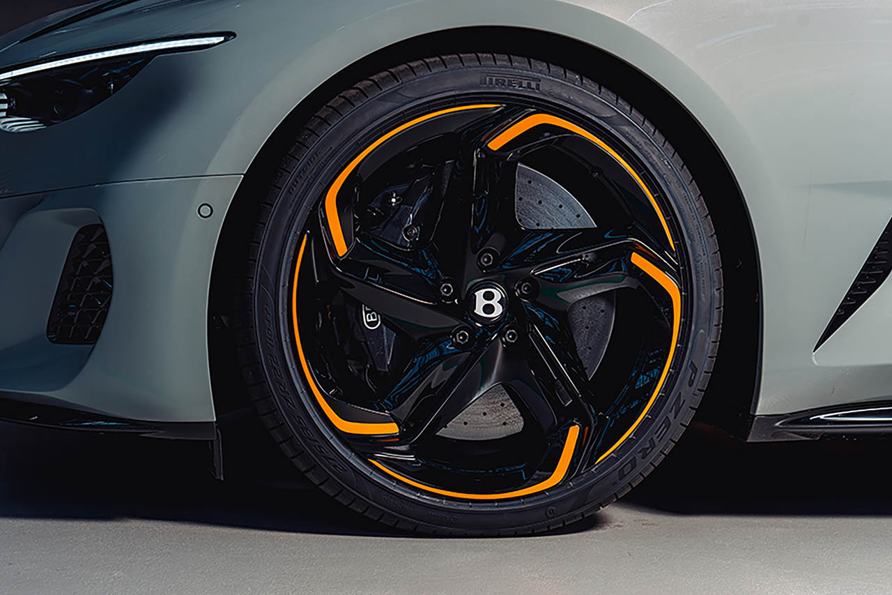 最後のW12オープン】ベントレー「バトゥール・コンバーチブル」発表