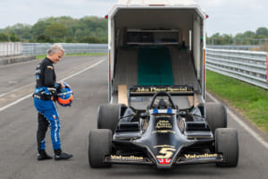 蘇る黒と金の記憶。ヤン・ラマースと因縁のF1王者「ロータス79」、46年越しの再会
