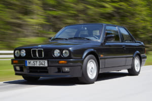 M3、ツーリングを生んだ「バブル時代の本命」。2代目「BMW 3シリーズ」（E30）は、いかにして初代を超えたか【3シリーズ半世紀の軌跡_03】