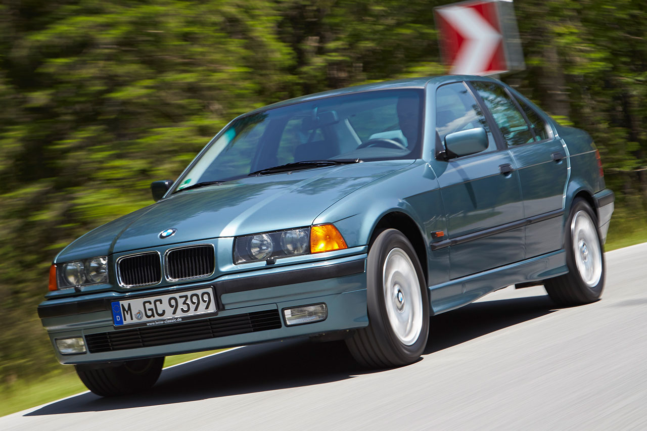 時代のアイコン、3代目BMW「3シリーズ」（E36）。なぜこの一台が「スポーツセダンの理想形」と呼ばれたのか【3シリーズ半世紀の軌跡_04】