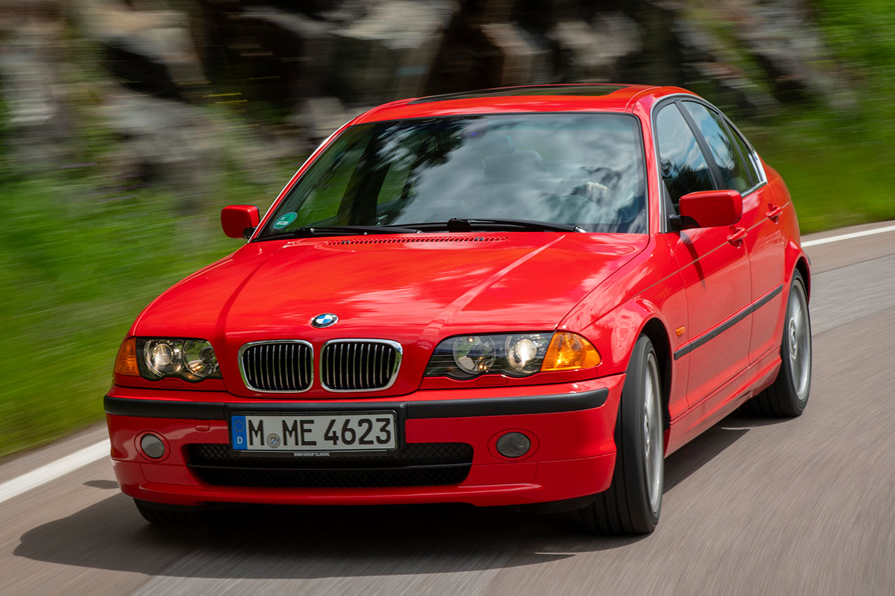 歴代最高の326万台を売り上げた4代目BMW「3シリーズ」（E46）、“駆け