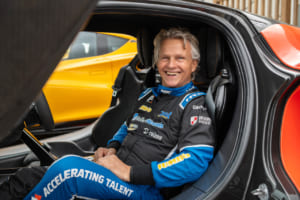 ヤン・ラマースが英国へセルで因縁のF1マシン、ロータス・タイプ79に再会。
