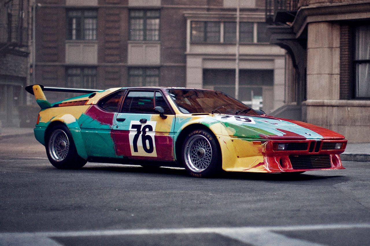 ウォーホルが28分で描いた「M1」も登場。BMWアートカー、50周年ワールドツアーがペブルビーチで始動
