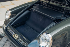 セオン・デザイン（Theon Design）が手掛けたタイプ964 ポルシェ911のレストモッド