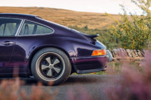 セオン・デザイン（Theon Design）が手掛けたタイプ964 ポルシェ911のレストモッド