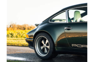 セオン・デザイン（Theon Design）が手掛けたタイプ964 ポルシェ911のレストモッド