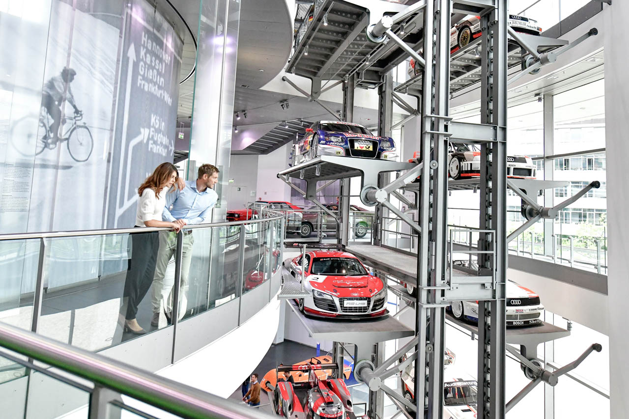 AUDI Forum(アウディ・フォーラム):インゴルシュタットのアウディ本社敷地内にあるアウディ・フォーラムでは、前身のアウトウニオン設立のストーリーや、クワトロをはじめとする“技術による先進”の歴史を知ることができる。貴重な車両も多数展示。