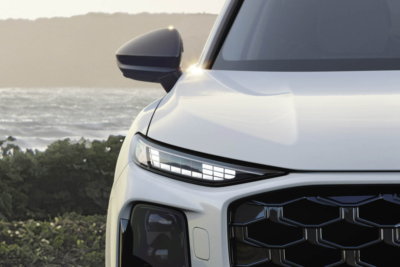 【詳細速報】新型アウディ「Q3」全スペック公開。EV航続119kmのPHEV、マイクロLED、新操作系まで徹底解説