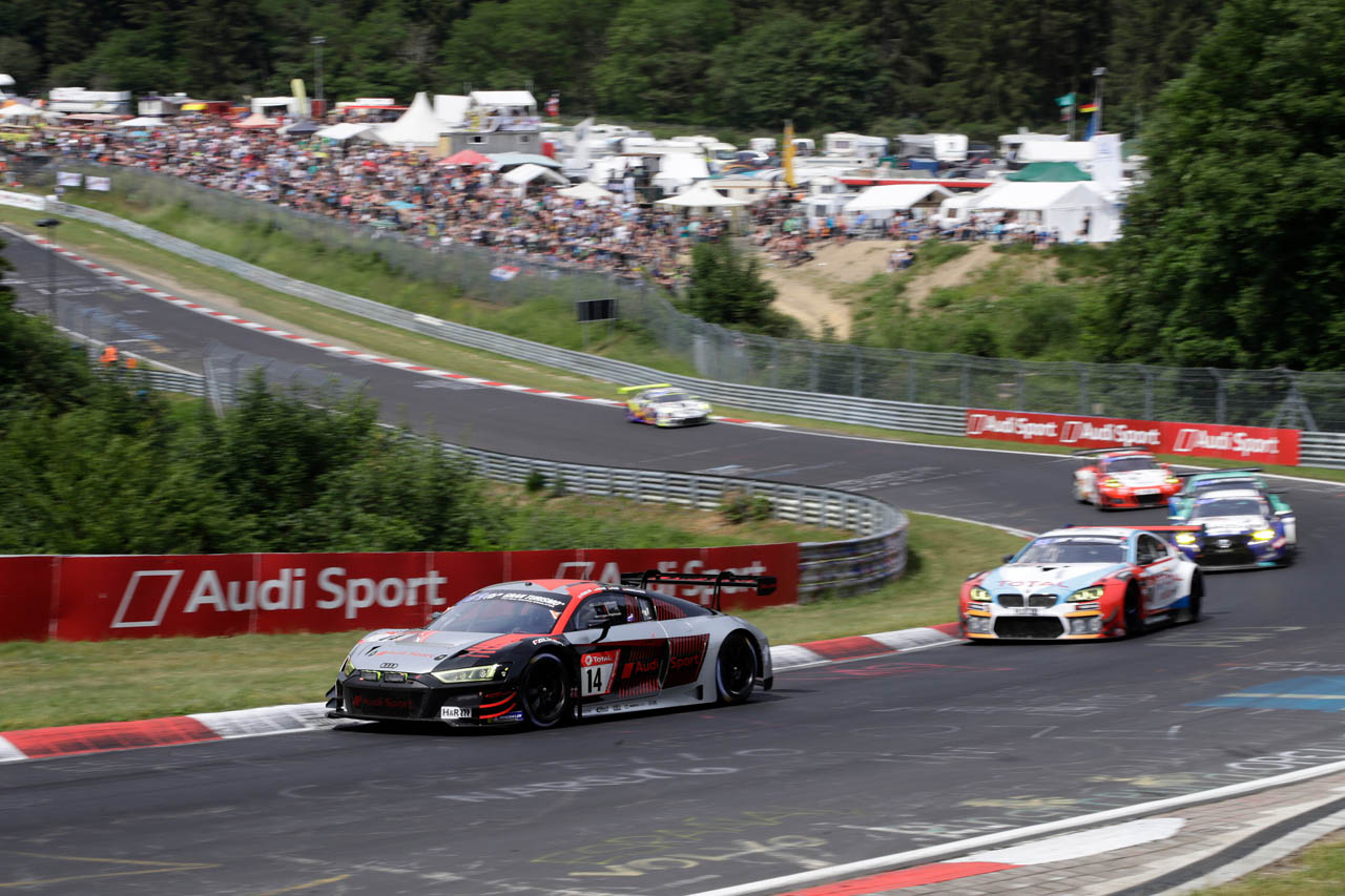 Nürburgring(ニュルブルクリンク):24時間レースの開催でも有名な“世界一過酷なサーキット”。ノルトシュライフェ(北コース)は全長20kmを超え、“グリーン・ヘル(緑の地獄)”と形容される。世界中の自動車メーカーが車両開発に使用していることでも知られる。