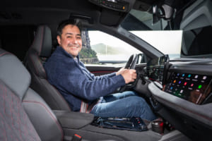 モータージャーナリスト アレキサンダー・オースタン氏：日本語が堪能なオースタン氏は、日本とドイツの自動車事情に精通したモータージャーナリスト。ツアー中は日本語で丁寧な解説が楽しめるほか、日本には紹介されていないドイツ車の最新情報も聞けるかも。