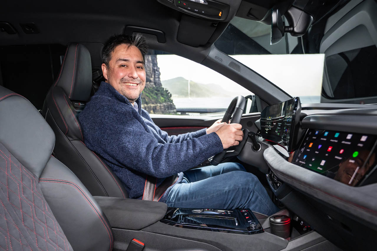 モータージャーナリスト アレキサンダー・オースタン氏:日本語が堪能なオースタン氏は、日本とドイツの自動車事情に精通したモータージャーナリスト。ツアー中は日本語で丁寧な解説が楽しめるほか、日本には紹介されていないドイツ車の最新情報も聞けるかも。