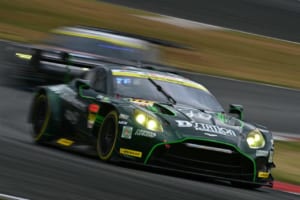 灼熱の富士をD’station Vantage GT3が完全制覇。ハンデなしのスプリント決戦で真価を証明【2025 SUPER GT第4戦 GT300クラス】