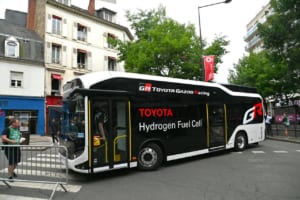 【現地取材】なぜトヨタは「GR水素バス」を3年もかけてル・マンへ？ 日本から運ばれた燃料電池車の”本当の使命”【池ノ内ミドリのジャーマン日記】