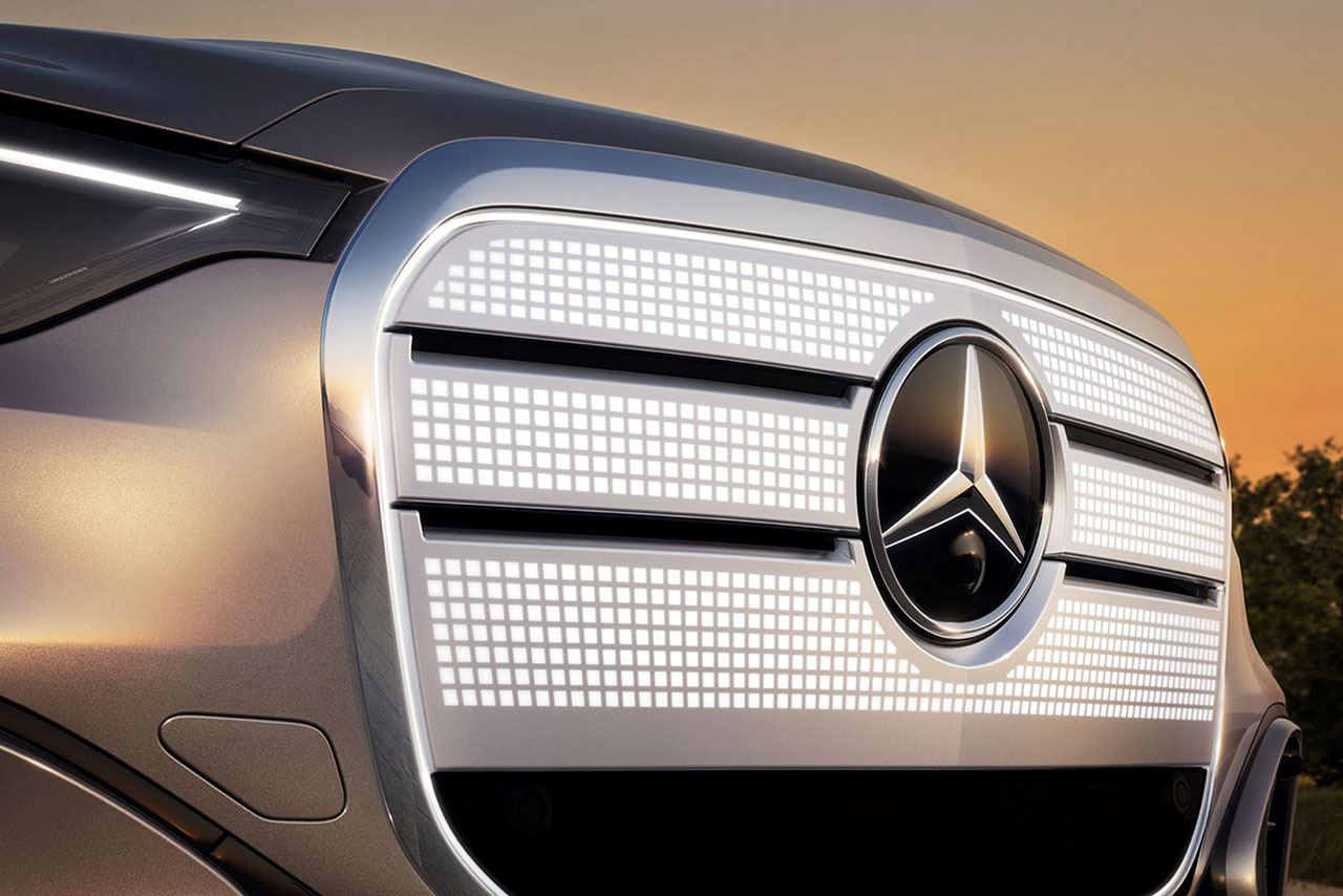 メルセデスの未来は“顔”が語る。新型「GLC」、ワールドプレミアに先駆けフロントマスクを公開