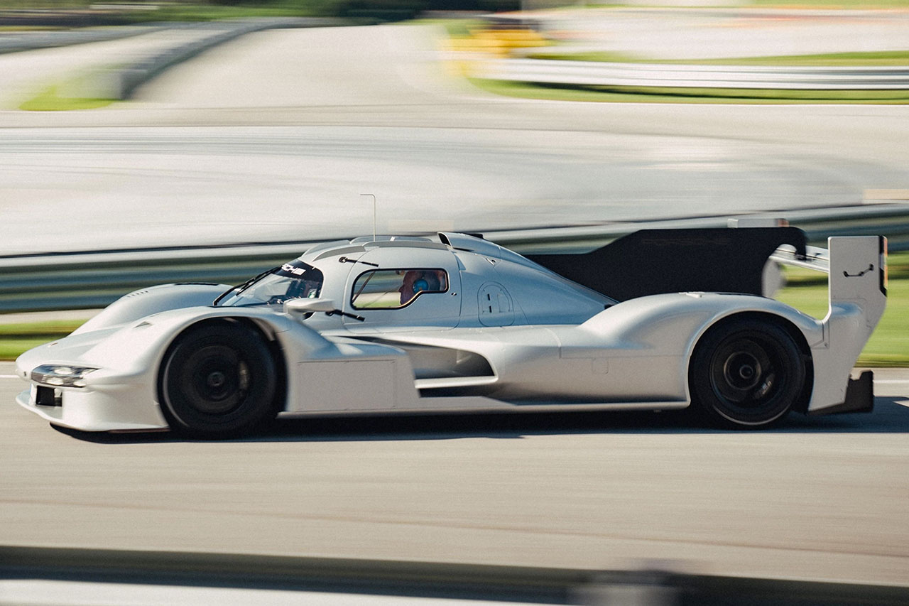 ぴページ 917」の魂を宿すワンオフマシン。ロジャー・ペンスキー、公道版「963