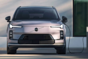 電気のみで航続200km超のPHEV！ボルボ、新型「XC70」を正式発表し中国市場にて予約注文を先行受付開始