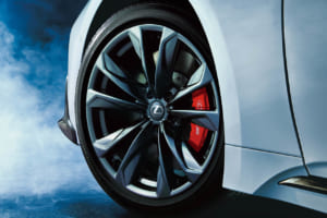 一部改良を受けたレクサス LS F SPORT。