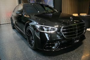 黒で、満たす。メルセデス・ベンツが放つ、20台限定のSクラス「ナイトエディション」