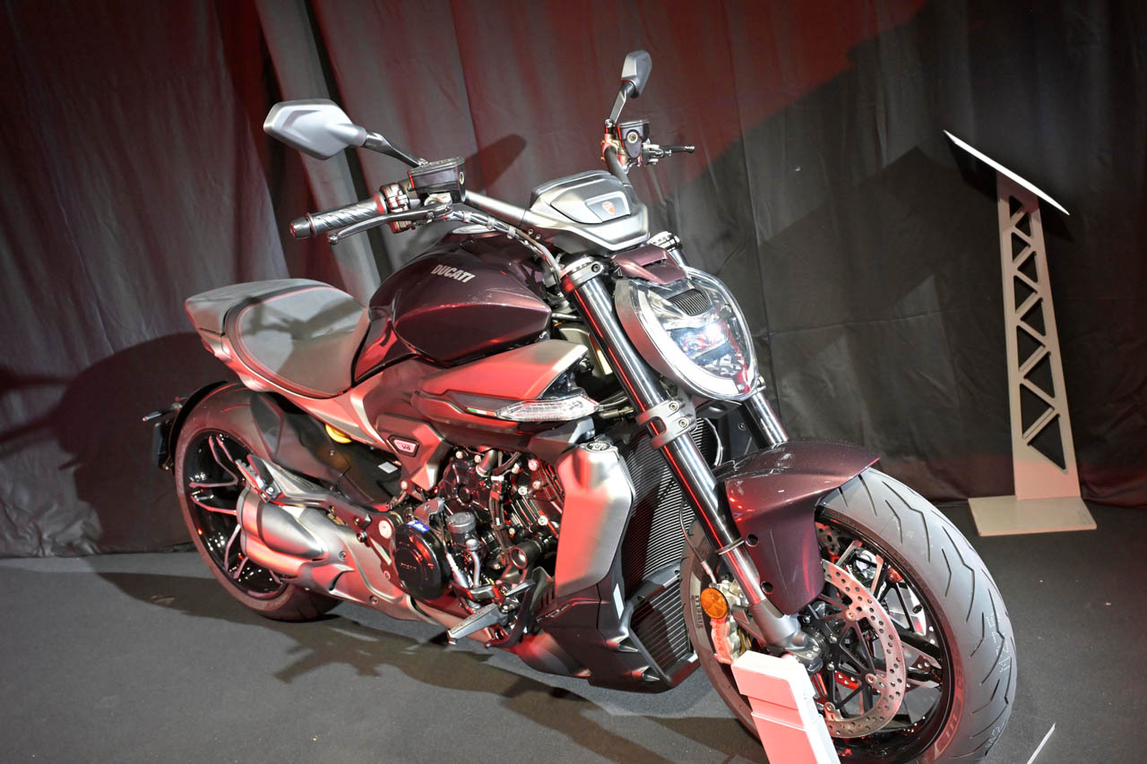 女優ライト級」の輝きとMotoGPの魂。ドゥカティ新型「XディアベルV4