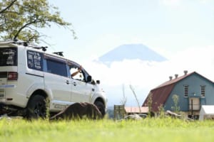 富士山麓で新型「デリカミニ」を初披露！ アウトドアを満喫した三菱「スターキャンプ2025」現地レポート