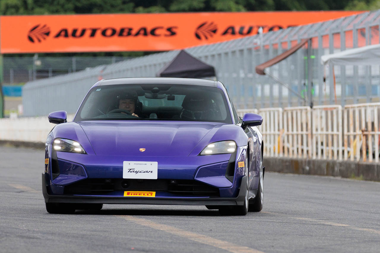 ポルシェ・タイカン・ターボGT：マトリックスLEDヘッドライトは標準装備。タイカンターボGTでは、オプション（追加料金なし）でHDマトリックスLEDヘッドライトにアップグレードが可能だ。