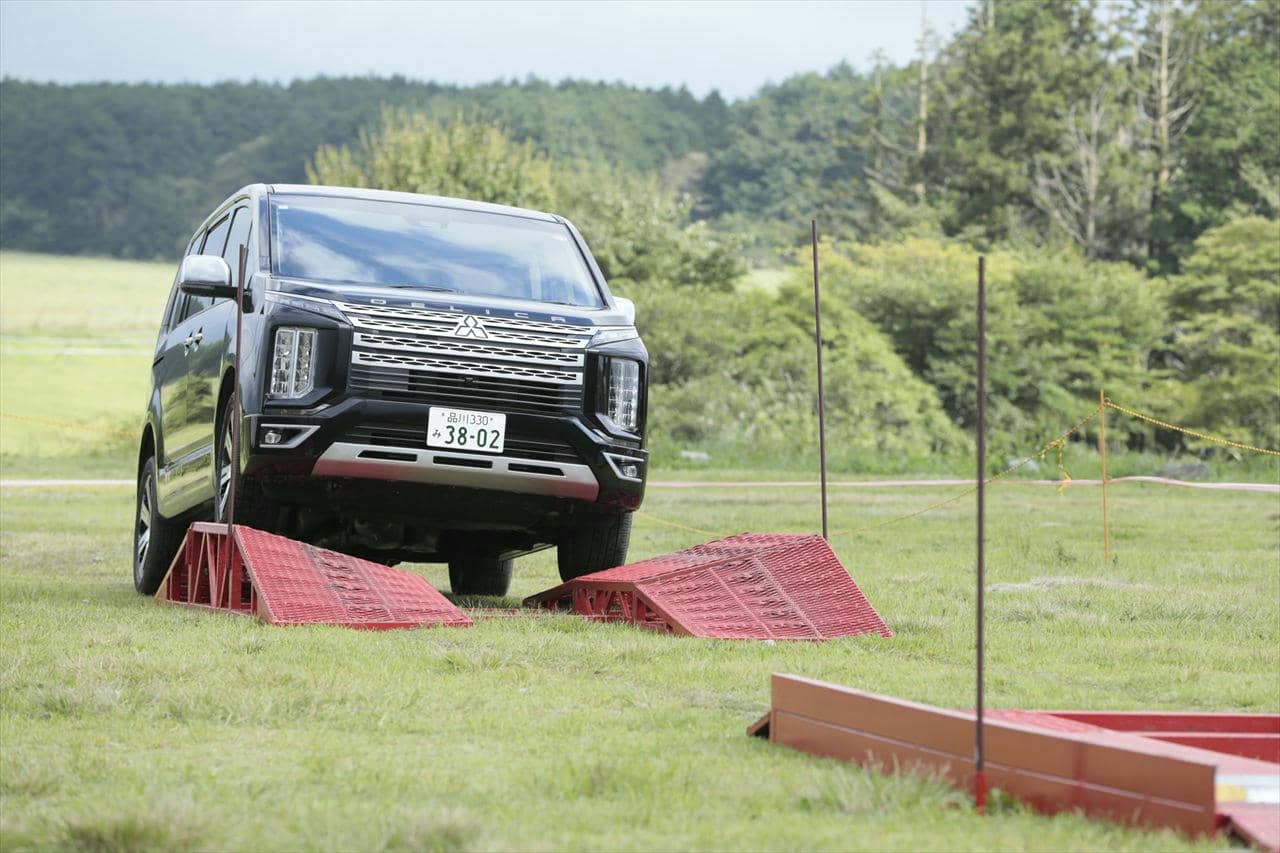 富士山麓で新型「デリカミニ」を初披露！ アウトドアを満喫した三菱