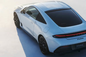 ホンダ・プレリュード：低くシャープなフロントノーズ、抑揚のあるなめらかなボディラインが魅力。