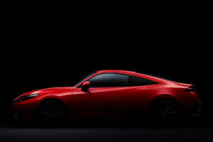 ホンダ・プレリュード：低くシャープなフロントノーズ、抑揚のあるなめらかなボディラインが魅力。
