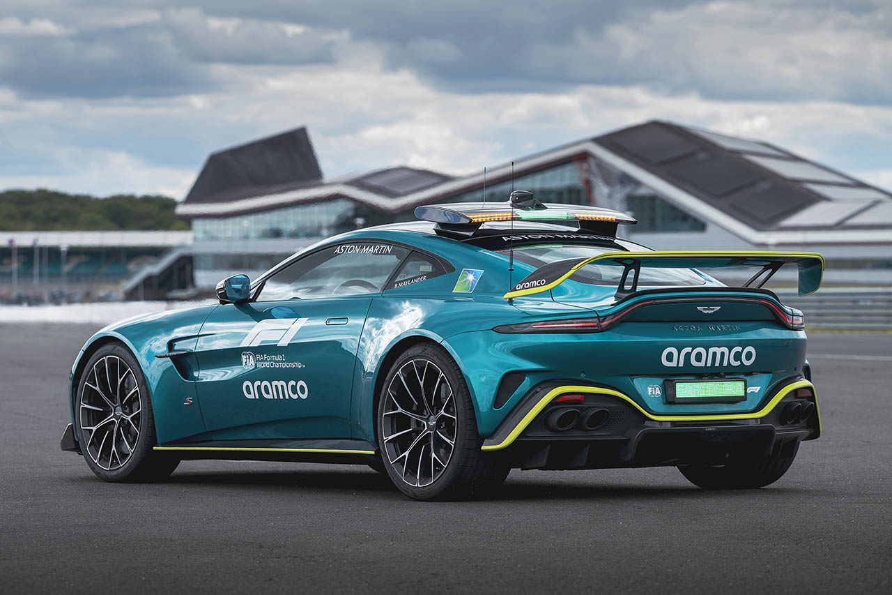 F1を先導する“680psの野獣”。アストン・マーティン「ヴァンテージS」の