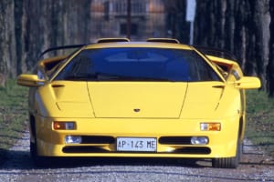 デビュー35周年、今こそ語るべきランボルギーニ「ディアブロ」の真価。プロトタイプからGTRまで、その開発譜