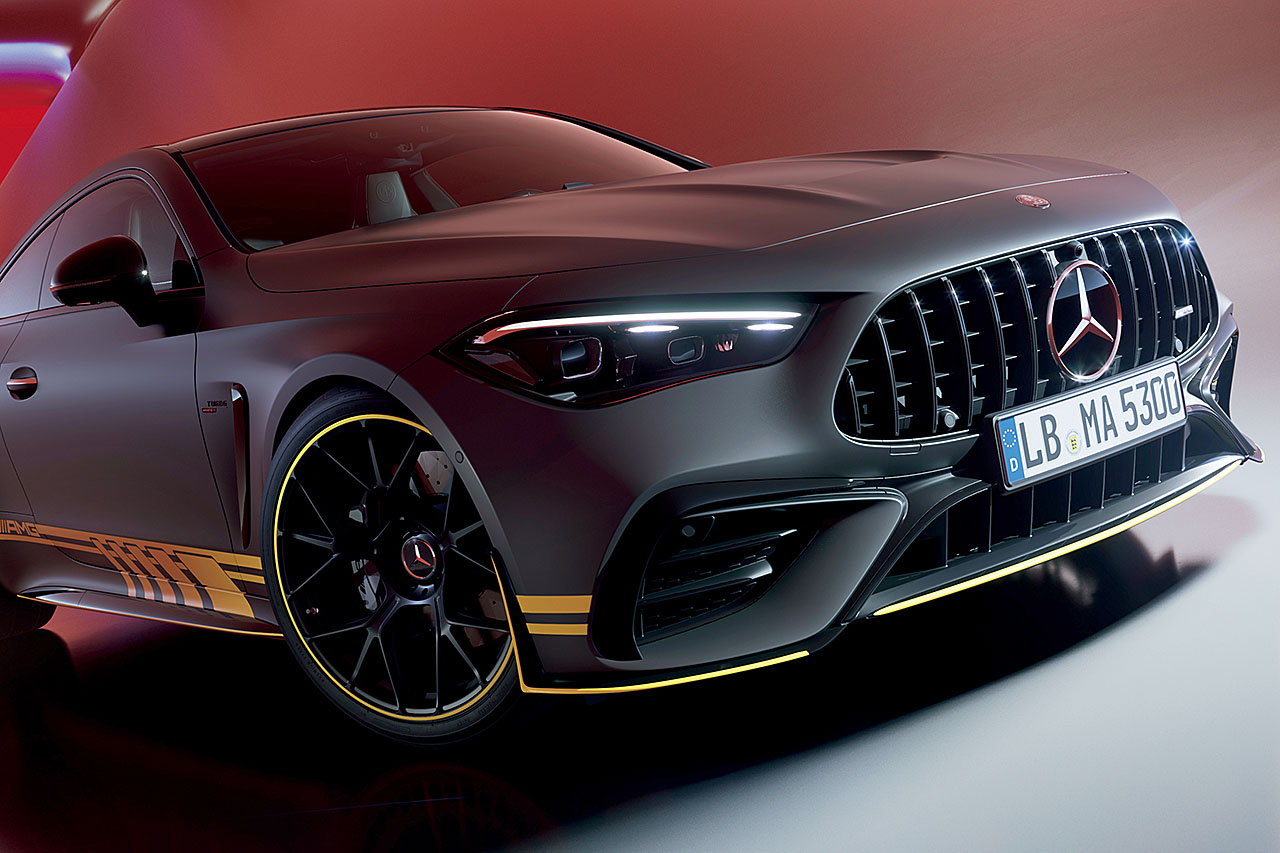 マットグレーに映える黄色のアクセント。100台限定のメルセデスAMG「CLE 53 クーペ」が纏う、カーボンの戦闘服と圧倒的な存在感