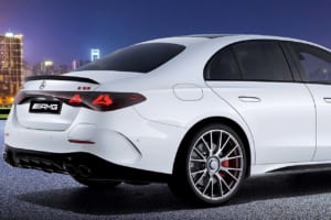 限定150台、漆黒のディテールを纏う。メルセデスAMG E53 PHEVに特別仕様車「エディションナイトカーボン」が登場