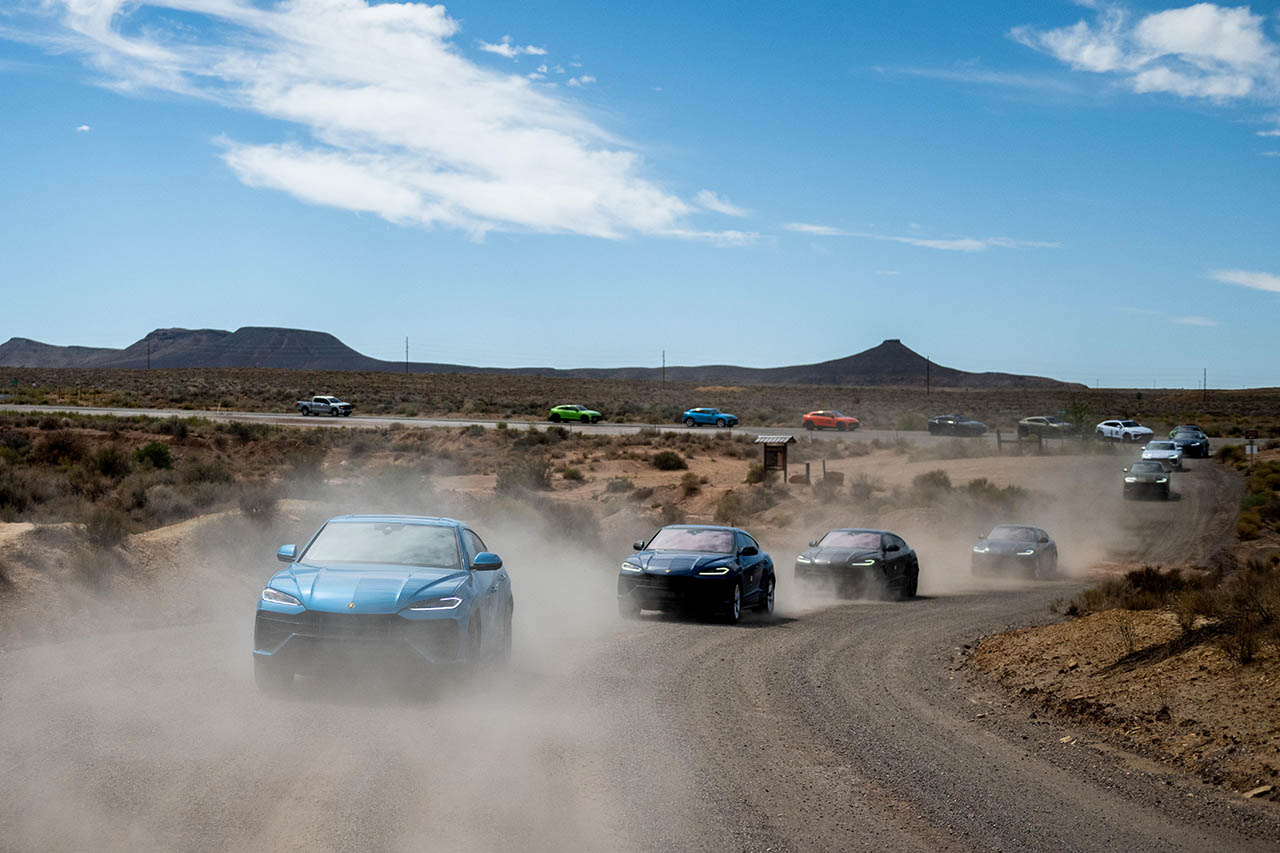 絶景の荒野を駆ける800馬力PHEV。ランボルギーニ「ウルスSE