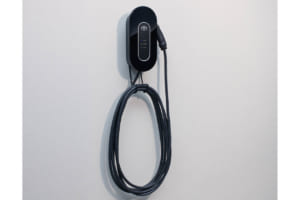 トヨタ bZ4X：純正普通充電器