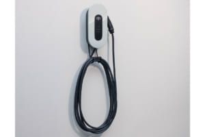 トヨタ bZ4X：純正普通充電器