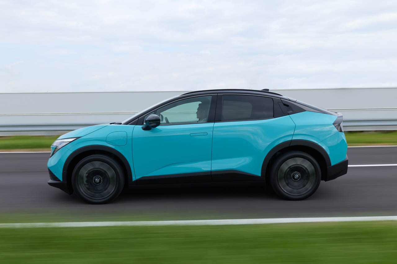 日産新型リーフ:サスペンションは、リアにマルチリンク式を採用するとともに、日本の道路環境に合わせて専用のサスペンションチューニングを施すことで、街中から高速道路まであらゆるシーンにおいてフラットで快適な乗り心地を提供。