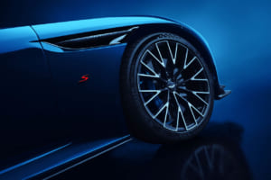 アストン・マーティン DB12 S