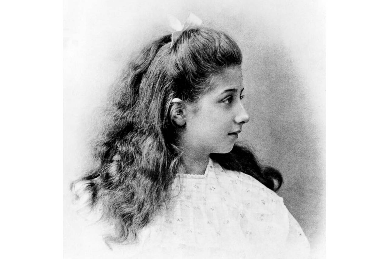 「メルセデス」という車名は、メルセデス・イェリネックというオーストリア女性の名前に由来。エミール・イェリネックの愛娘。