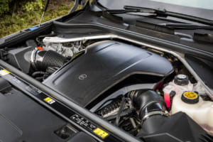 レンジローバー スポーツSV エディションTWO：4.4L V8ツインスクロールターボエンジンは最高出力635ps、最大トルク750Nmを発揮する。