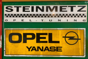 オペルチューニングのSTEINMETZとオペルのステッカー。