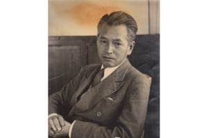 第二次大戦後に吉田茂の右腕として活躍した白洲次郎（1902～1985年）は、戦前の英国留学時代からクルマ文化に親しんだカー・ガイとしても知られる。写真提供：旧白洲邸武相荘。