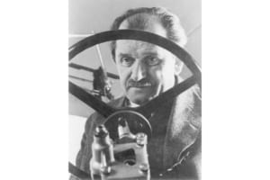 VWとポルシェの両ブランド共通の生みの親は希代のエンジニアであるフェルディナント・ポルシェ博士（1875～1951年）。
