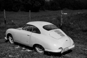 続いて、グミュントで356クーペやカブリオレを製造。写真は356クーペ。
