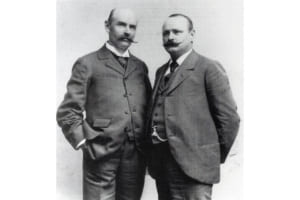 ヴァンダラー社は1885年、リヒャルト・アドルフ・イェニケ（左）とヨハン・バプチスト・ヴィンケルホッファー（右）の2人が旧東ドイツのケムニッツに自転車の販売・修理会社として設立。